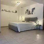 Menouno House Apartman *
