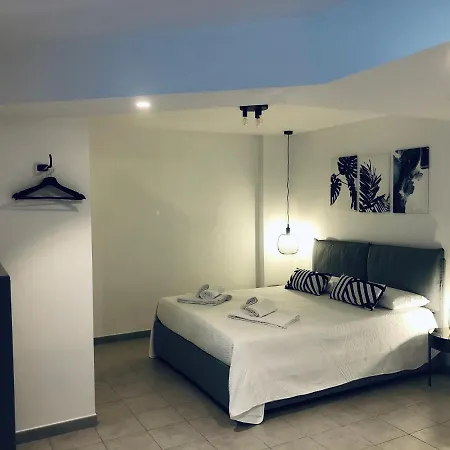 Menouno House Apartamento Crispiano