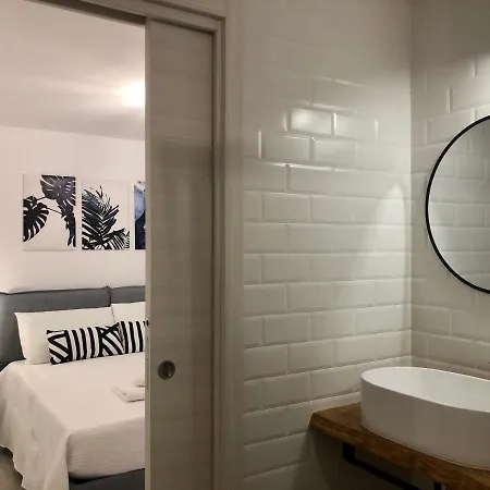 Apartament Menouno House *