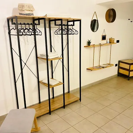 Menouno House